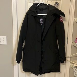 Canada Goose black parka in size M no fur trim. Fits a little snug